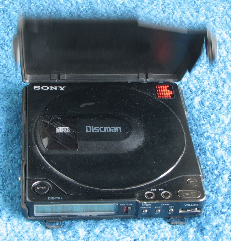 Sony D-150 Discman - 05 - resize.jpg