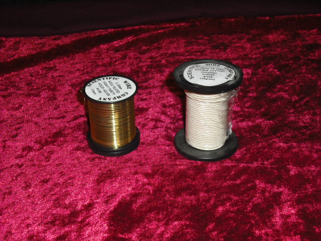 左邊為金鍍銀 32 awg， 右邊是 18 awg cotton 單枝銅， helix 線