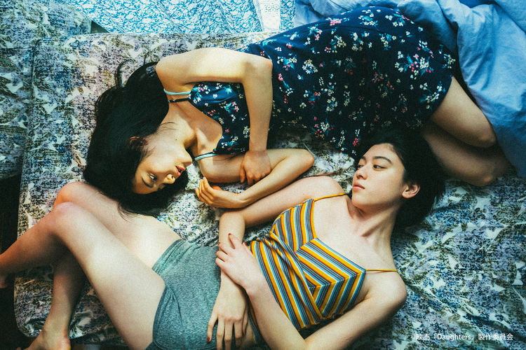 daughters_201905_01_fixw_750_lt.jpg