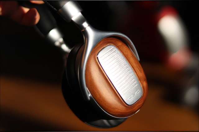 OVC-Tube-Headphones-Lamp-NuTubes-DSP-Self-Powered-Review-Audiophile-Heaven-24.jpg