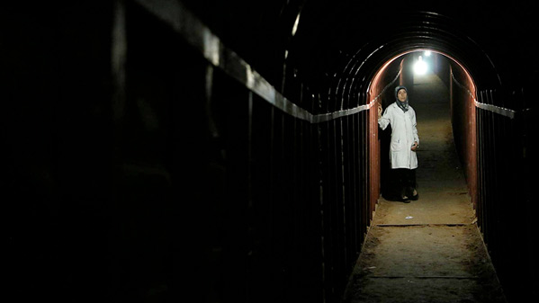 TheCavetrailerNatgeodocunderm599.jpg