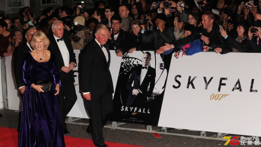 skyfall_premiere_2002.jpg