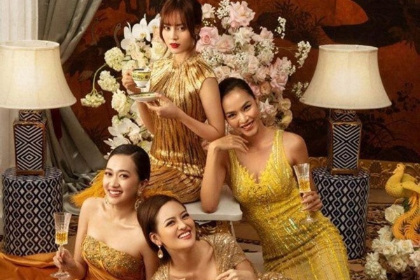 Gái già lắm chiêu.jpeg