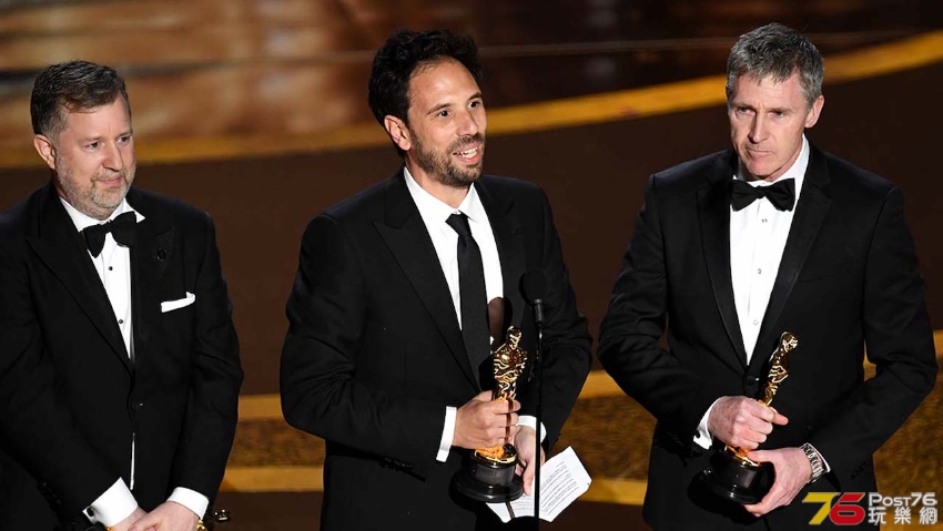 greg_butler_guillaume_rocheron_and_dominic_tuohy_accept_the_visual_effects_award.jpg