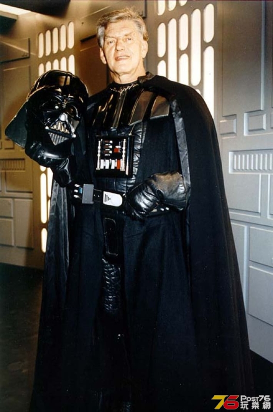 david-prowse-on-the-set-of-star-wars.jpg