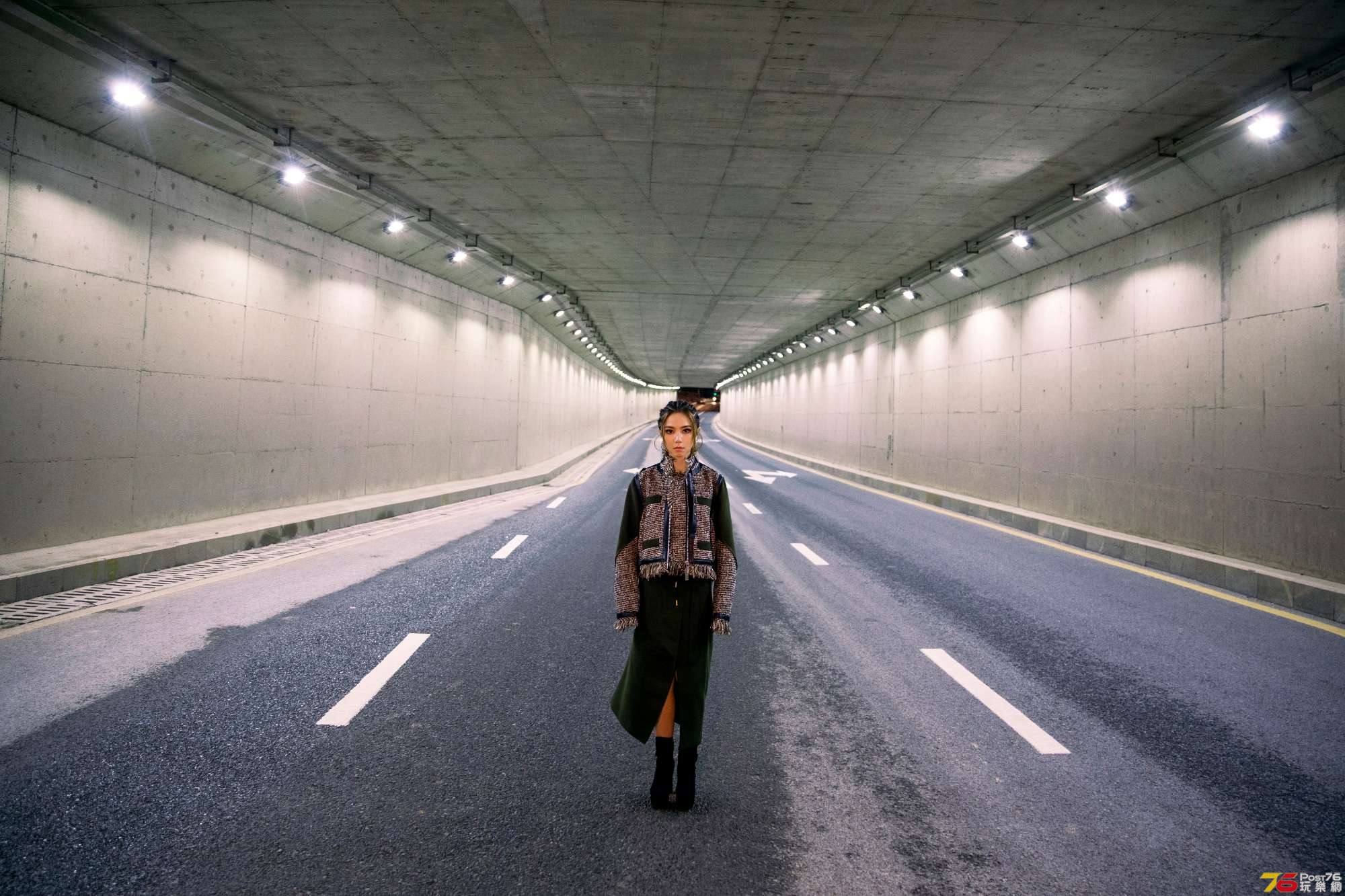 鄧紫棋 G.E.M. - 孤獨 - promo photo 3 SS.jpg