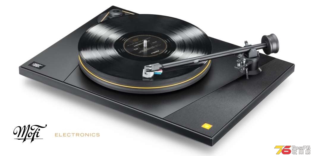 MoFi_Electronics_UltraDeck_Turntable_Angle_High_Left2.jpg