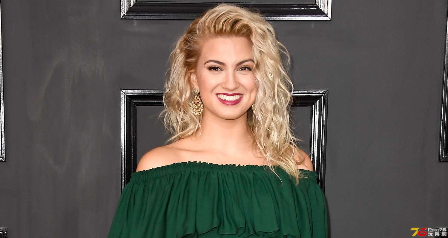 tori-kelly-2017-grammys-social.jpg