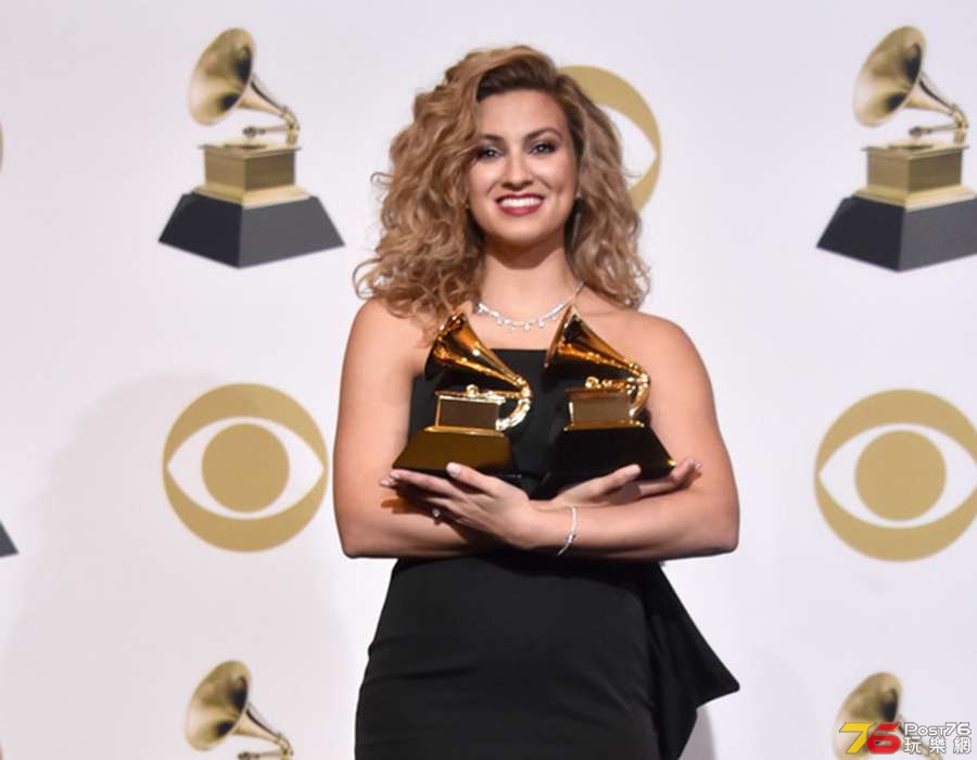 Tori-Kelly-wins-Gospel-Grammys900.jpg