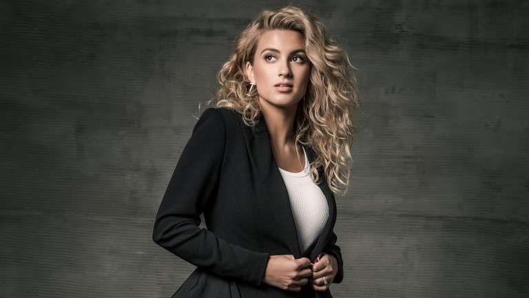 Tori-Kelly-press-photo-by-Myriam-Santos-2018-billboard-1548-768x433.jpg