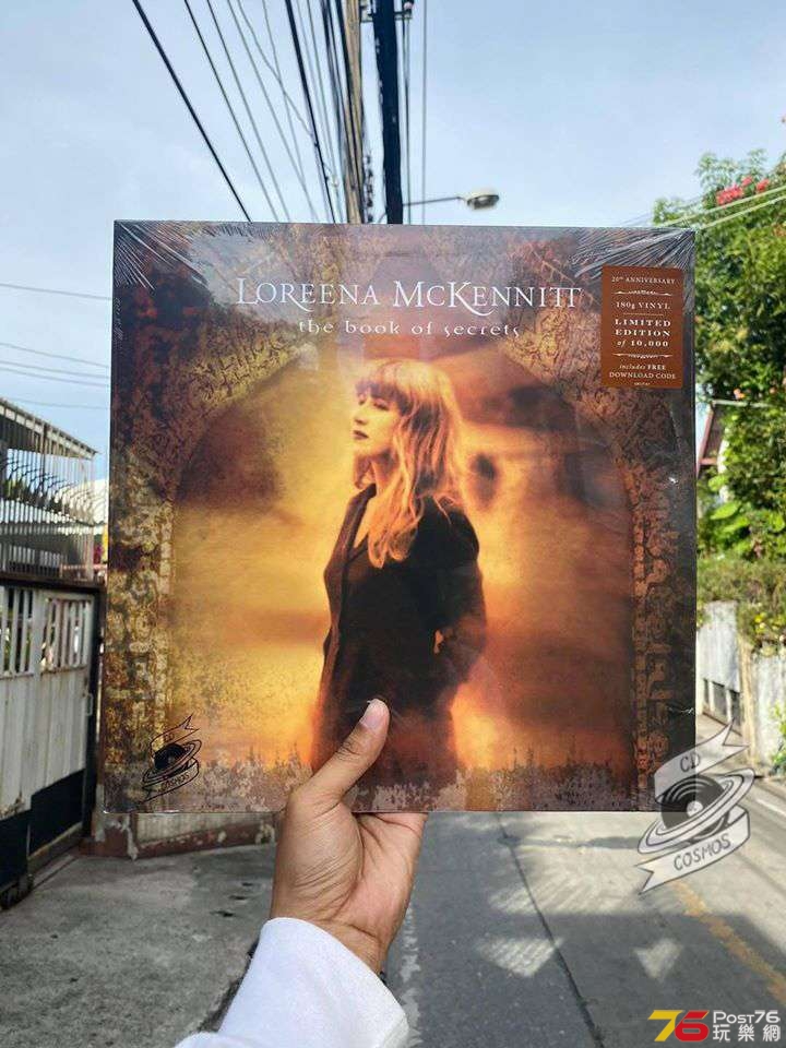 Loreena-McKennitt-The-Book-Of-Secrets-W.jpg