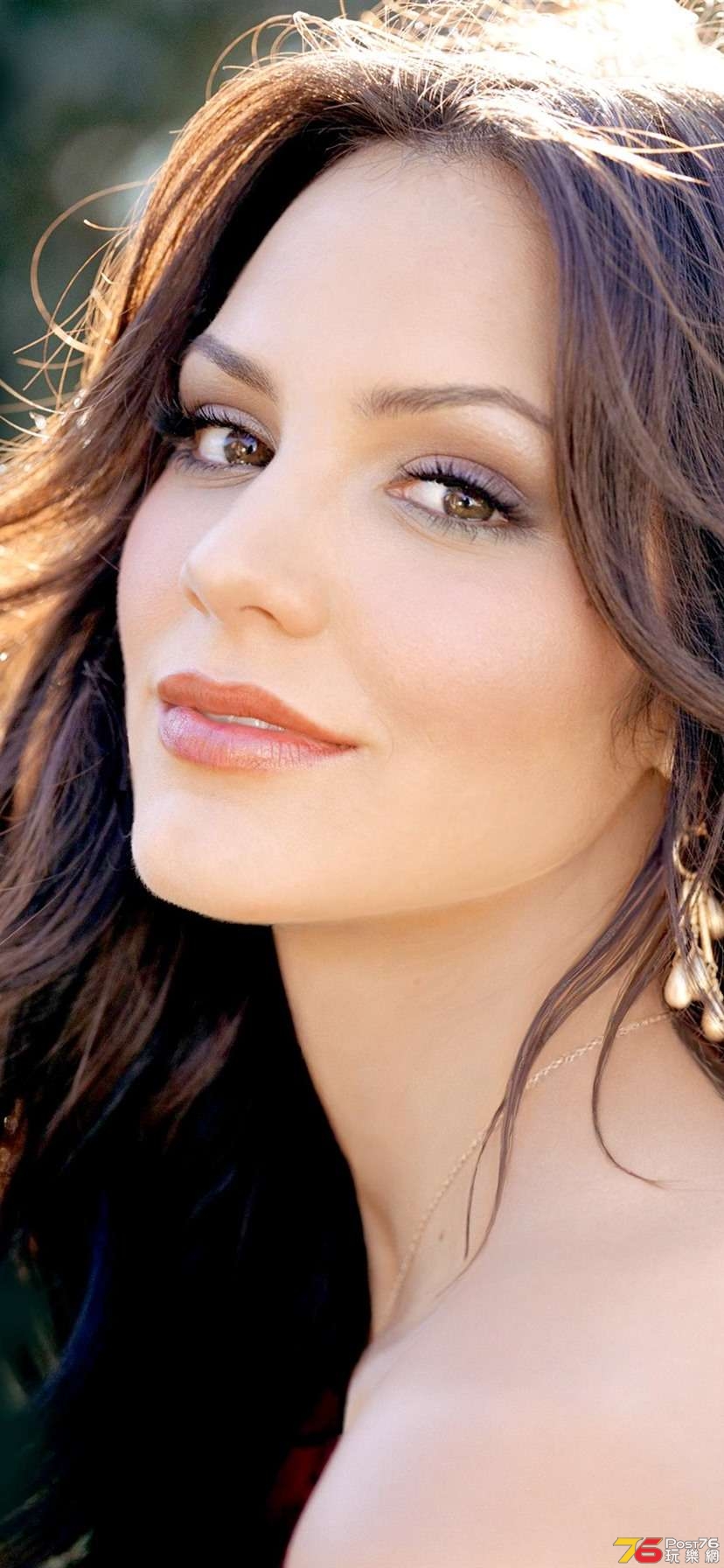 Katharine-Mcphee-05_iphone_828x1792.jpg