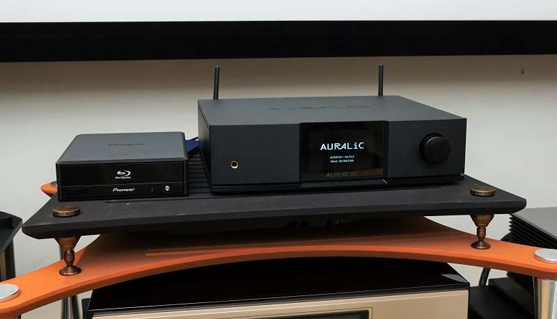 Auralic-ALTAIR-G2.1_on-rack_2.jpg