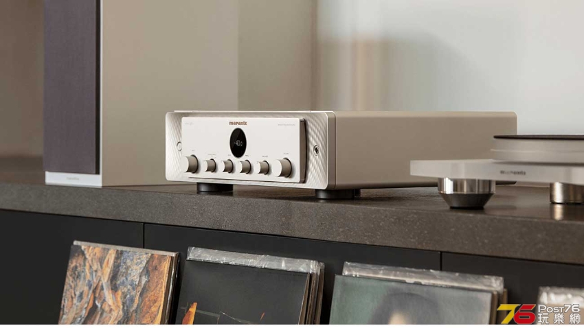 Marantz-Silver-Gold-Integrated-Stereo-Amplifier-MODEL40NSG-lifestyle-1.jpg