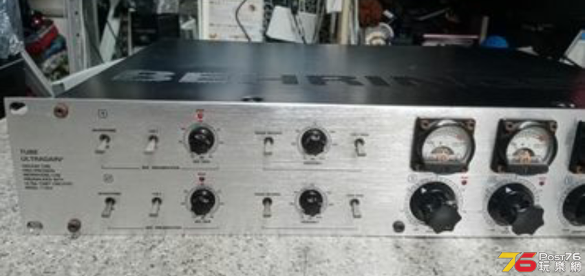 Behringer TUBE ULTRAGAIN T1953 - Microphone/Line Preamplifier