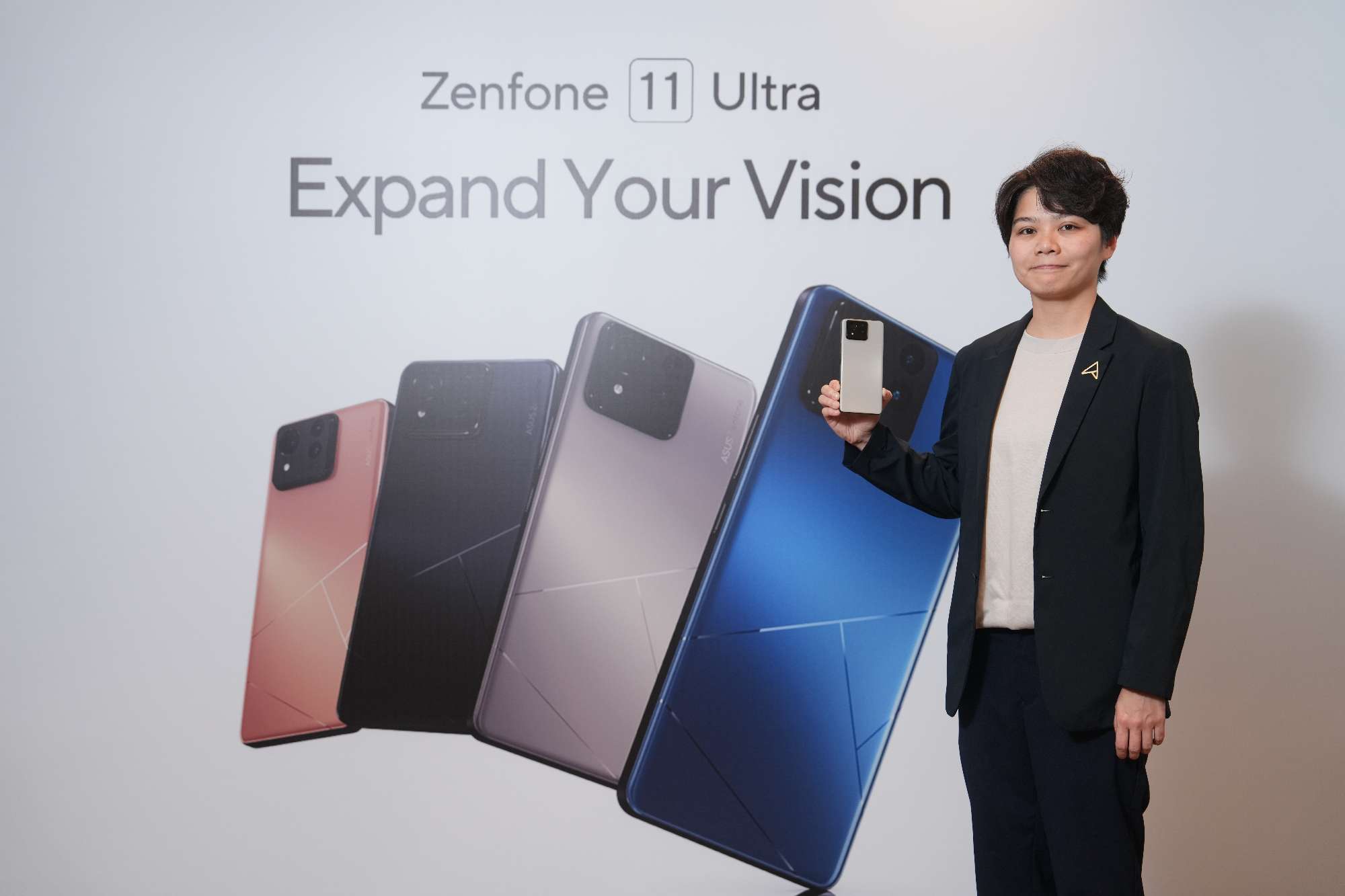 華碩香港通訊業務發展經理 Phyllis Wong 宣佈Zenfone 11 Ultra 手機即日起於香港公開發售.JPG