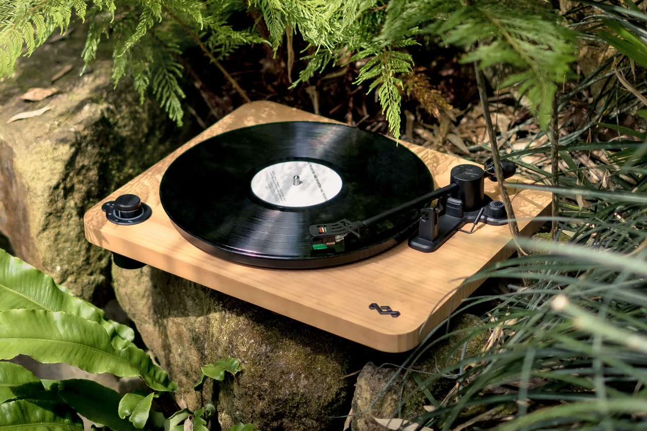Elevate-Your-Sound-House-of-Marley-Unveils-Stir-it-Up-Lux-Bluetooth-Turntable.jpg