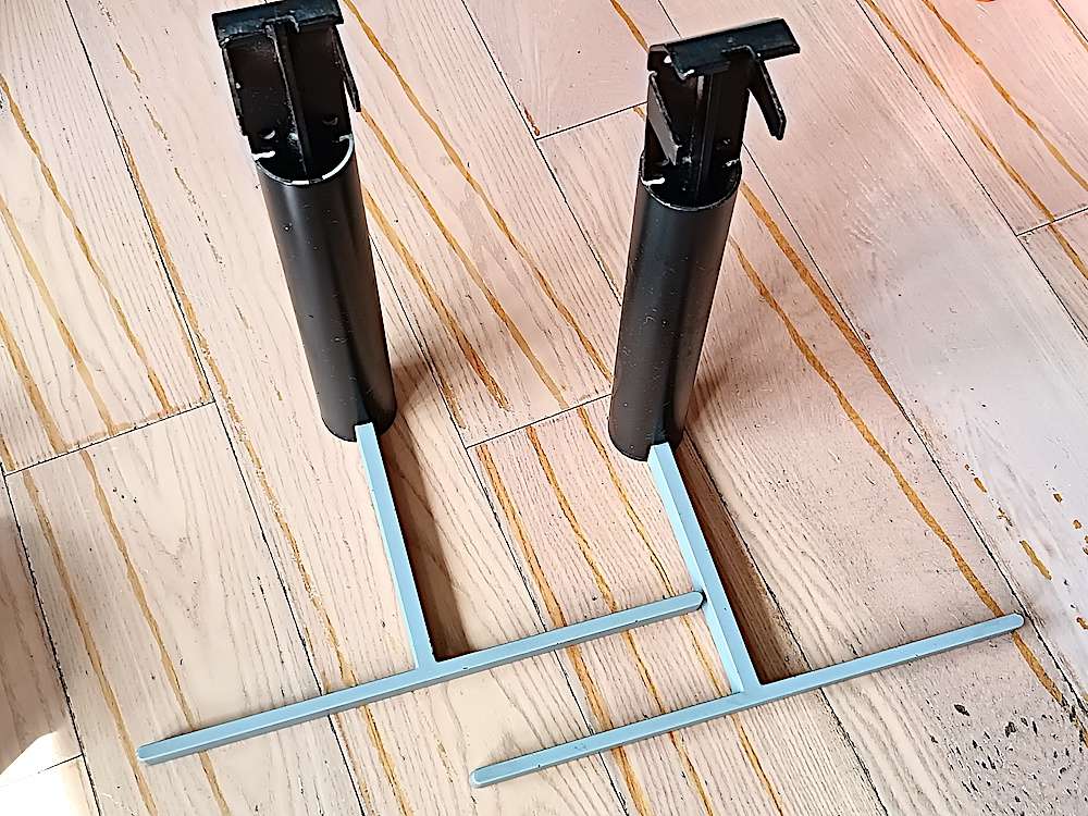 Pair of metal stands for b&o Redline Series speakers