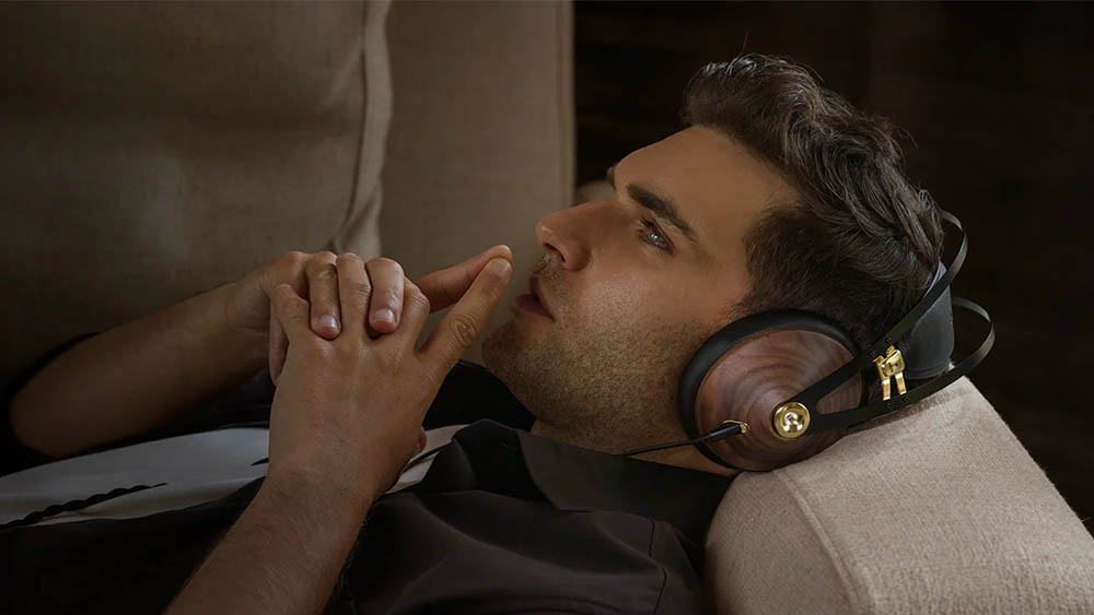 Meze-99_Classics-V2-headphone-22 copy32.jpg