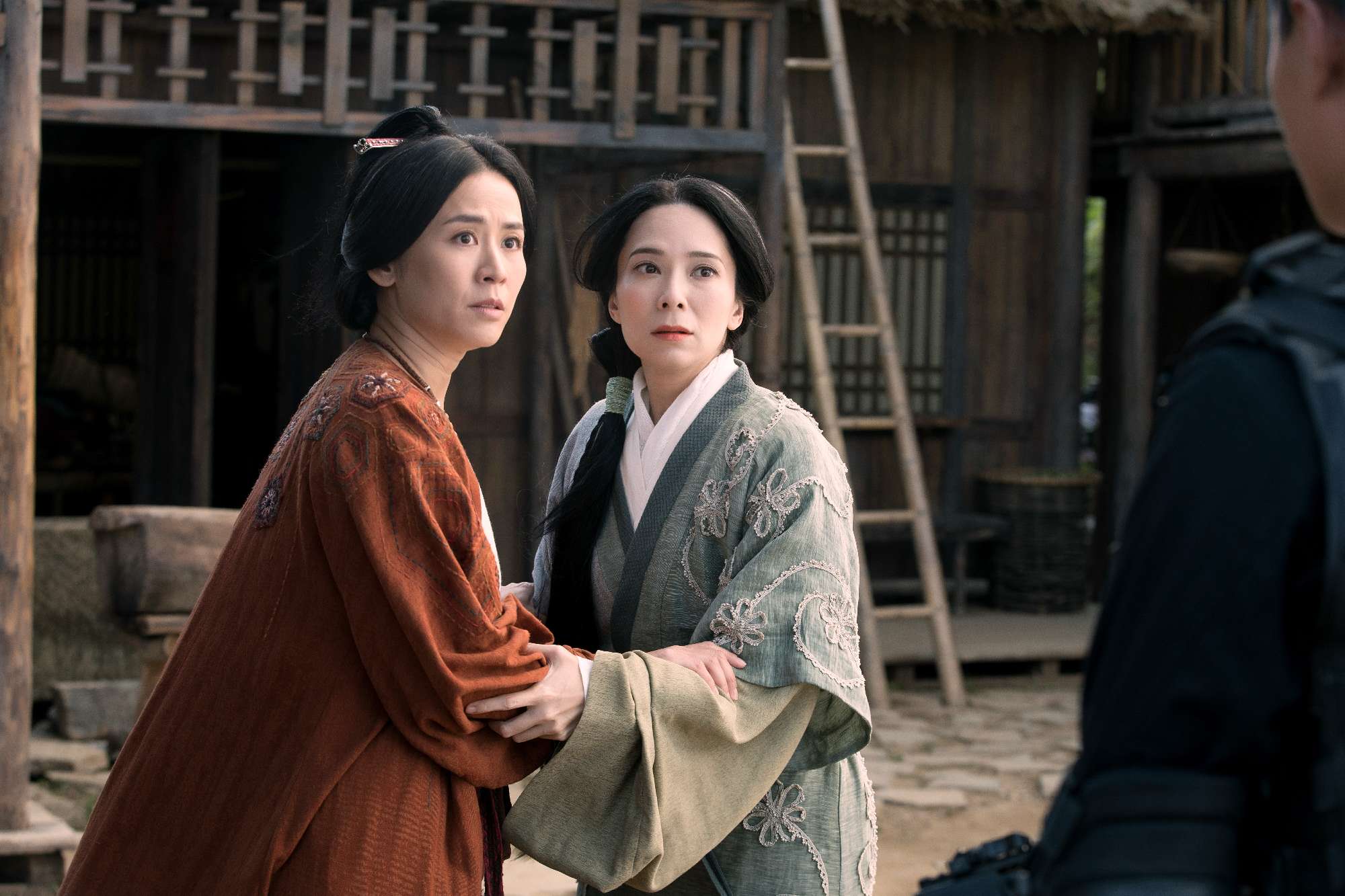 宣萱（飾 烏廷芳）、郭羡妮（飾 琴清）.jpg