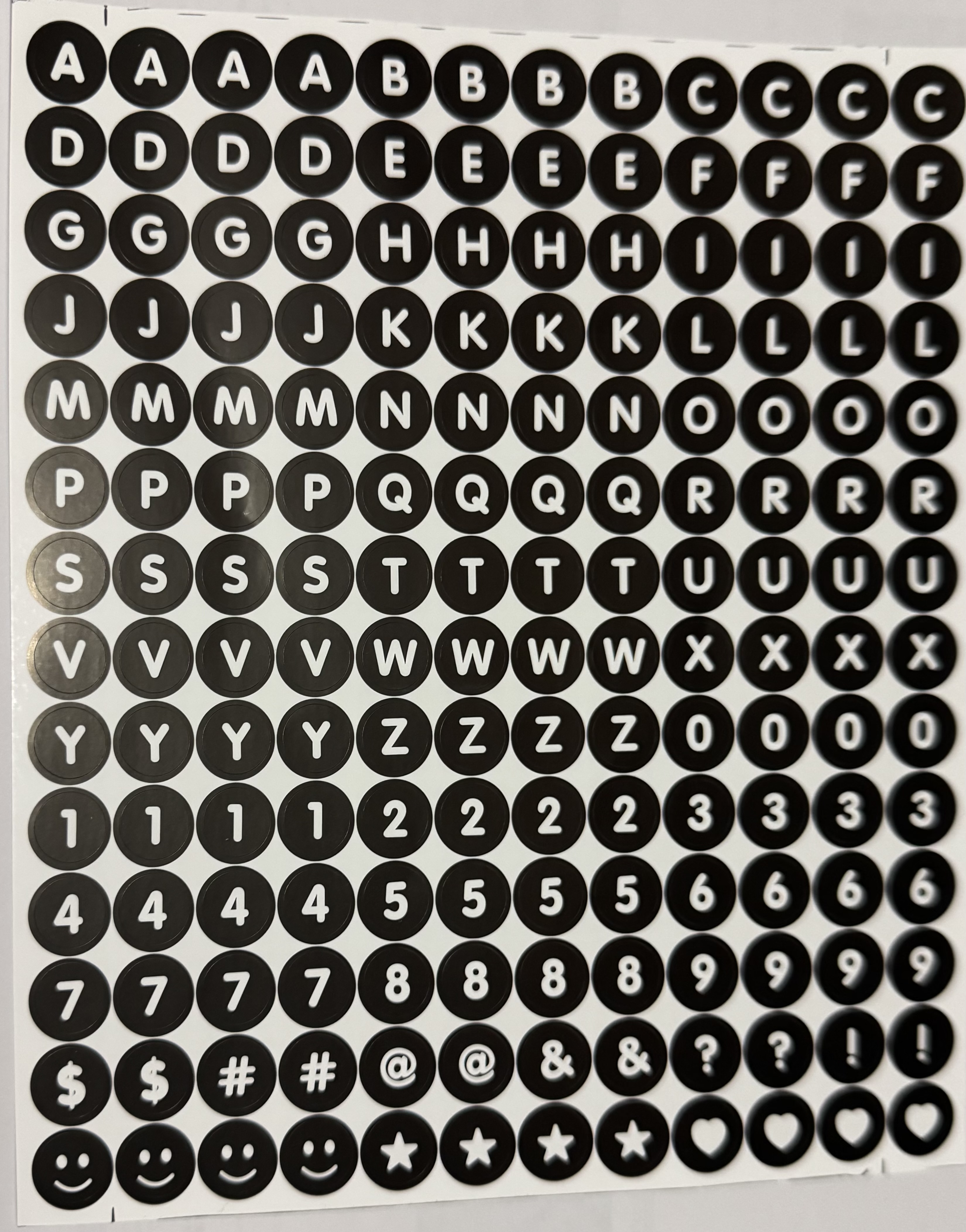 最簡單嘅方法，買張A至Z嘅英文貼紙