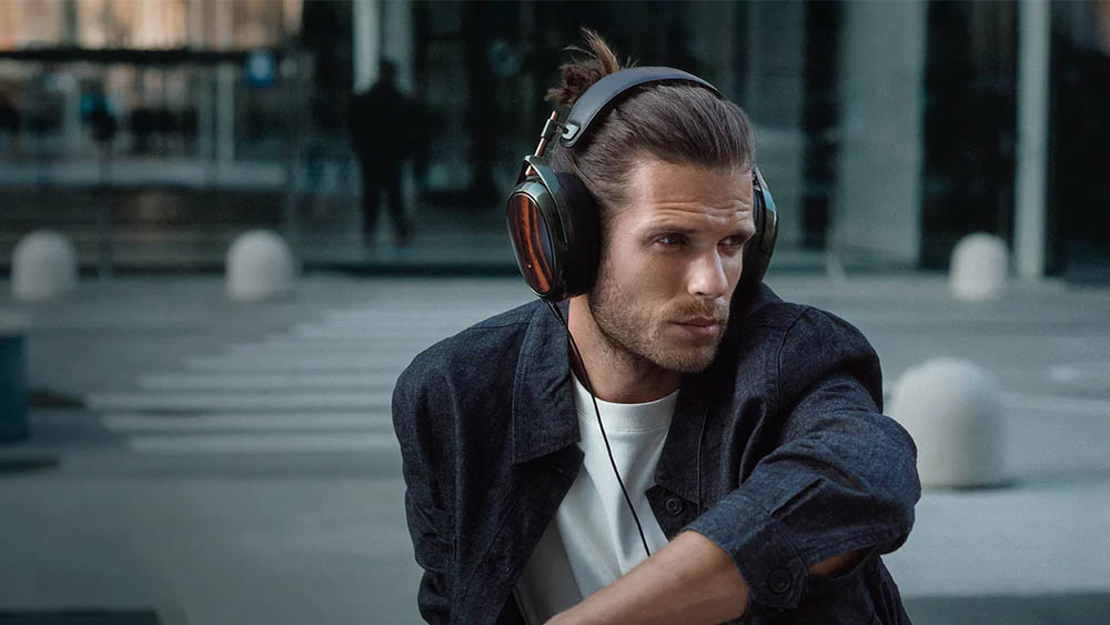 STRADA-headphone-defining-moments copy2.jpg