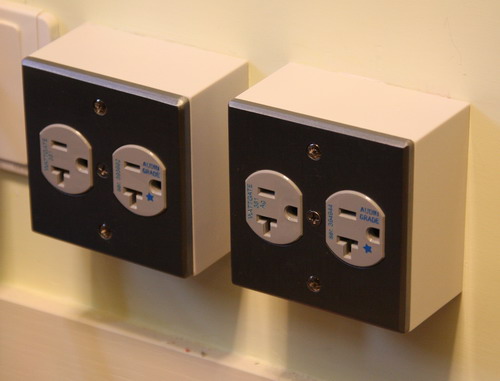 outlet.jpg