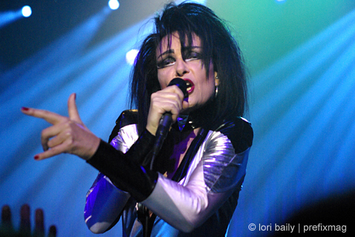 Siouxsie-Sioux-2008-concert-photo-siouxsie-and-the-banshees-4427846-500-335.jpg