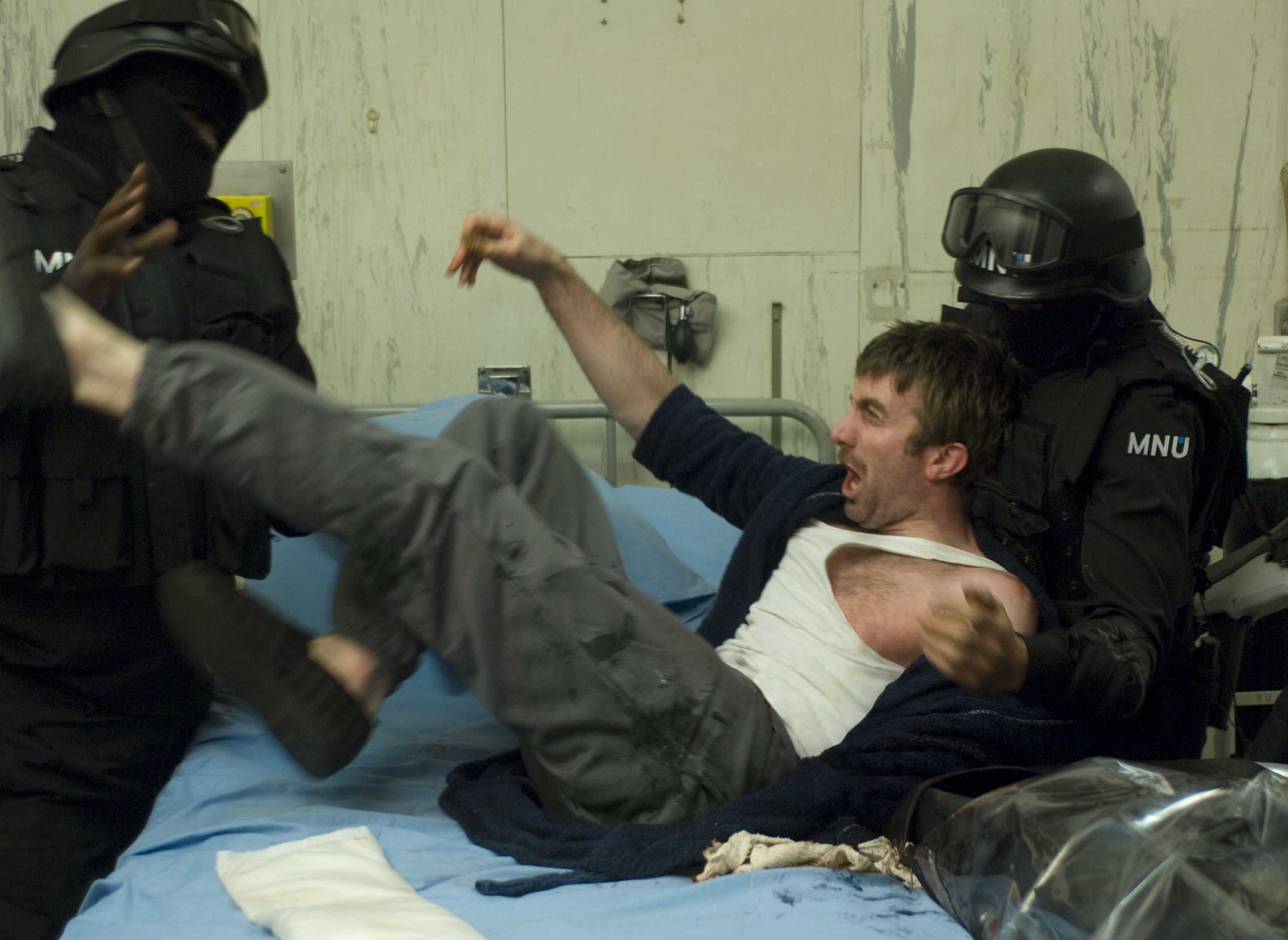 district9_8.jpg