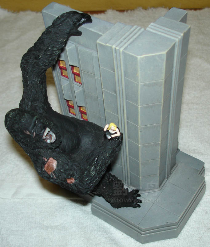 kk05R1box_statue1.jpg