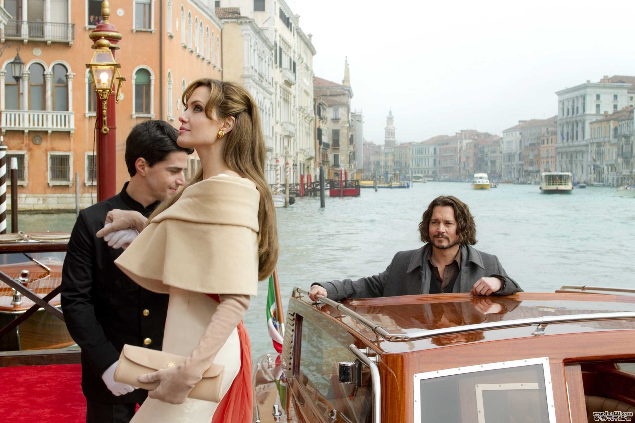 the_tourist_001.jpg