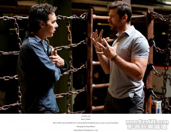 Hugh-Jackman-Real-Steel-movie-image-Shawn-Levy-600x464.jpg
