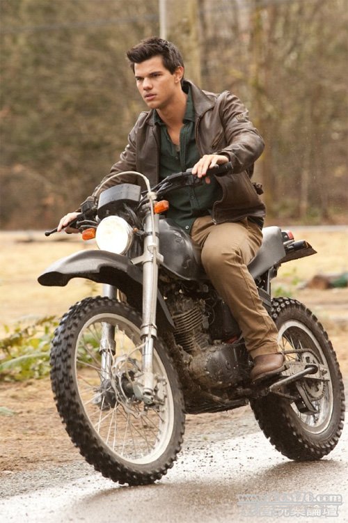 Breaking Dawn 32.jpg