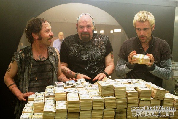 flypaper-movie-image-02-600x400.jpg