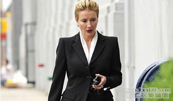 Men-in-Black-III-Emma-Thompson-Close-Up-17-11-1-kc.jpg