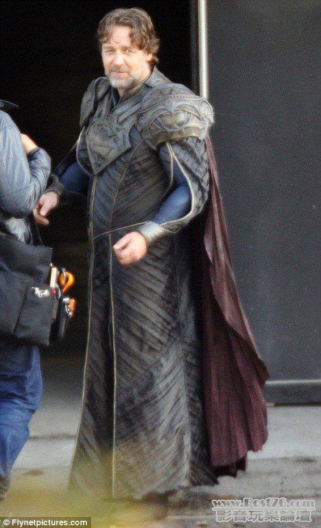 russellcrowejorelset1.jpg