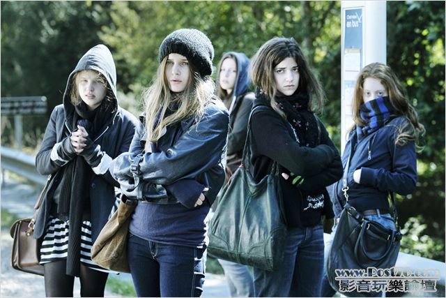 17 filles S1.jpg