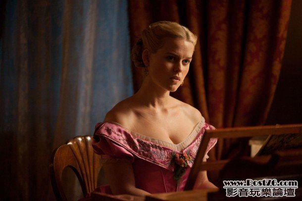 The-Raven-Alice-Eve-1.jpg