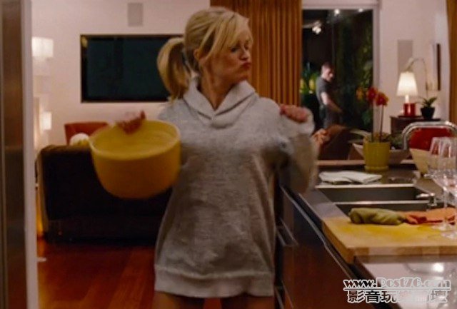 Reese Witherspoon dancing to This Is How We Do It by Montell Jordan.jpg