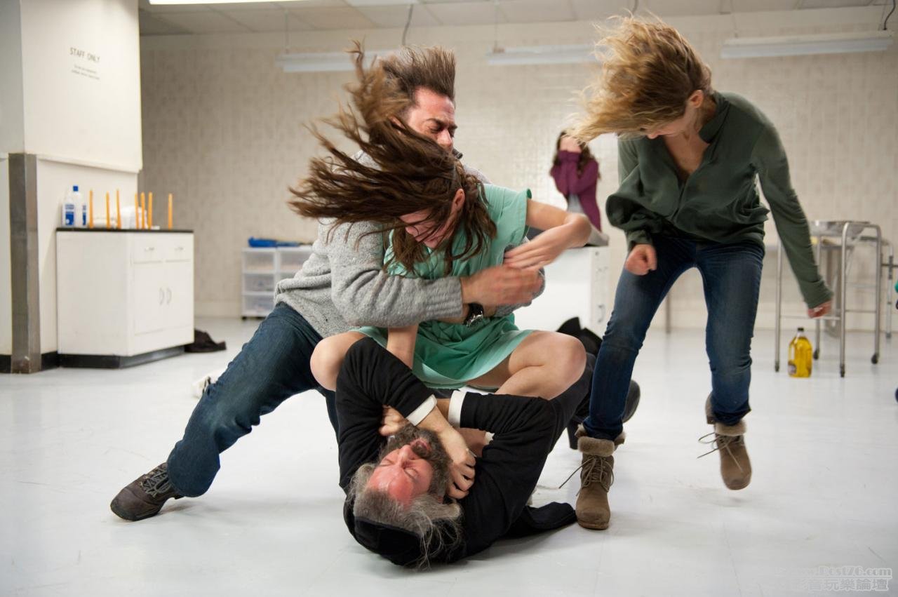 thepossession_3.jpg