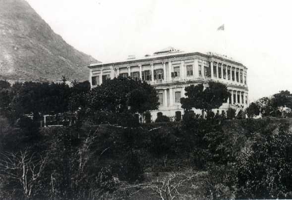 1855 年建成的港督府。.jpg