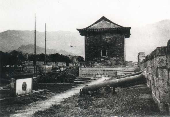 初建於 1810 年的九龍城寨砲台.jpg