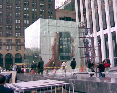 iphone-ad-fifthave-070313.jpg