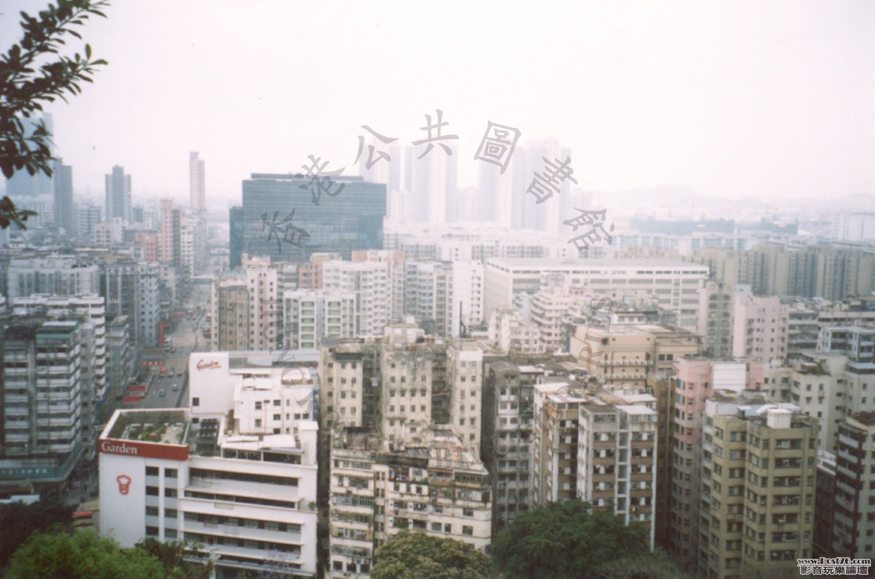 深水埗，左邊為欽州街，2003年.jpg