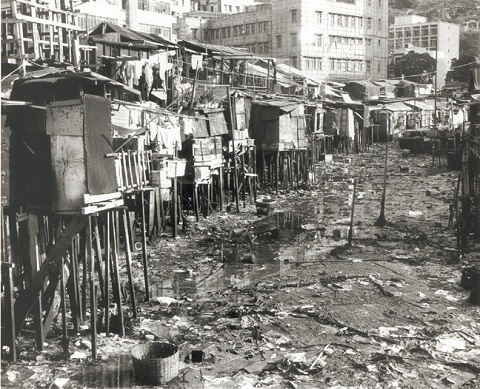 筲箕灣，愛秩序灣，海岸棚屋，1960年代-2.jpg