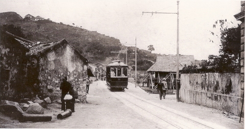 西灣河，近太安樓，山是未開發康山，1910年.jpg