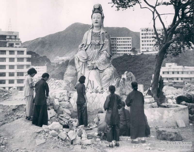 銅鑼灣，利園山，觀音像乃拆卸利園後剩餘之物，1958年.jpg