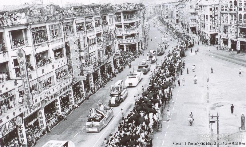 灣仔，軒尼詩道，莊士敦道交界，伊利沙伯二世登基巡遊，1953年.jpg