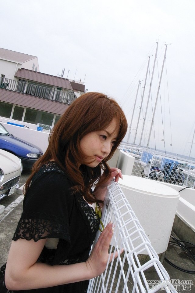 Akiho.Yoshizawa_Page_05_Image_0001.jpg