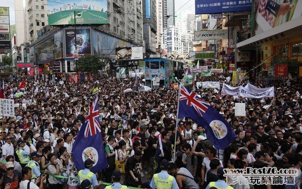 protesters carrying Hong Kong colonial flags.jpg